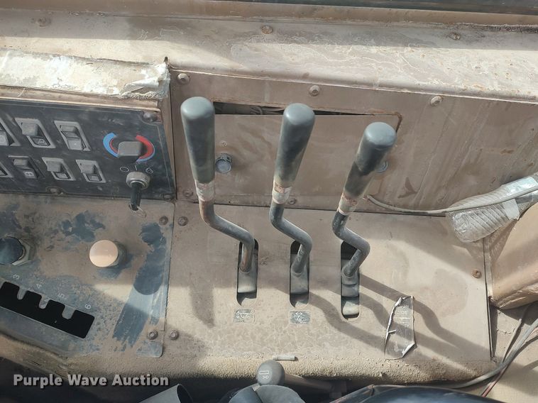 image for item DO3854 1997 Caterpillar 613C  elevating scraper