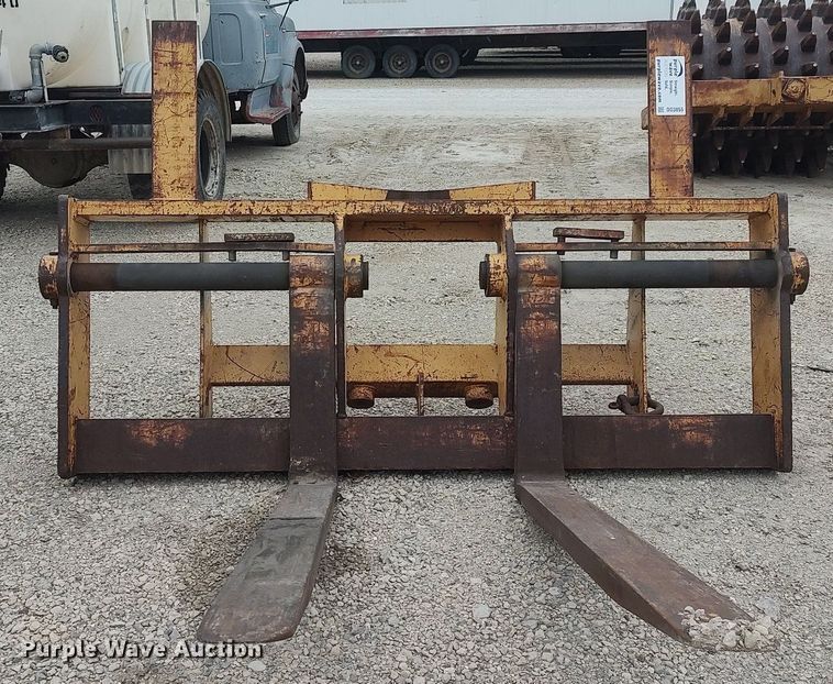 image for item DO3856 Case 721BXT  6'L forks