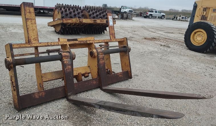 image for item DO3856 Case 721BXT  6'L forks