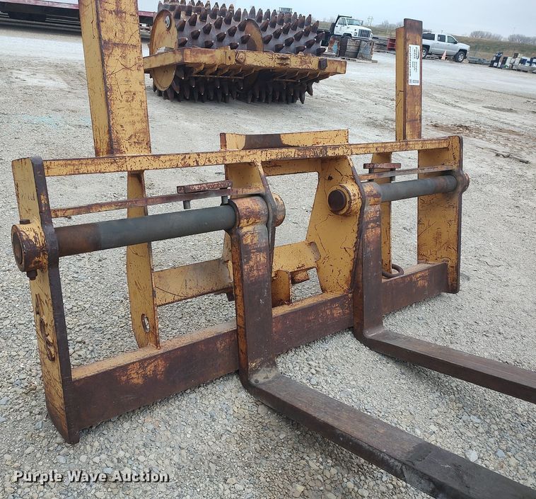 image for item DO3856 Case 721BXT  6'L forks