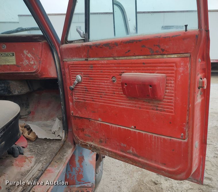 image for item DO3857 1970 GMC 5500  water truck