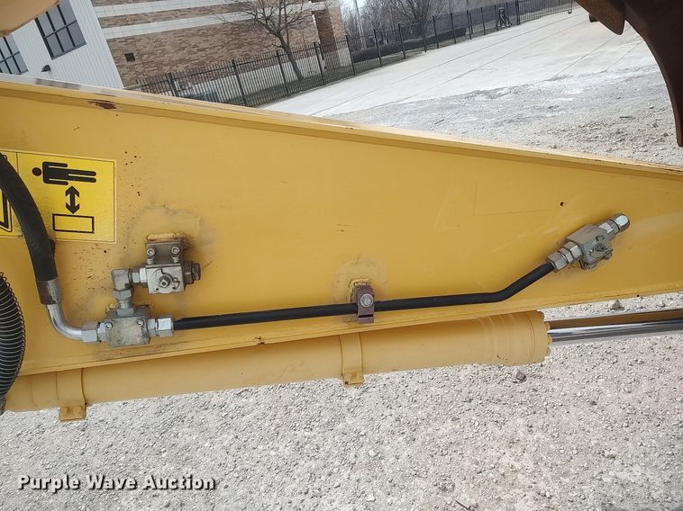 image for item DO3858 2015 Komatsu PC228USLC-10  excavator