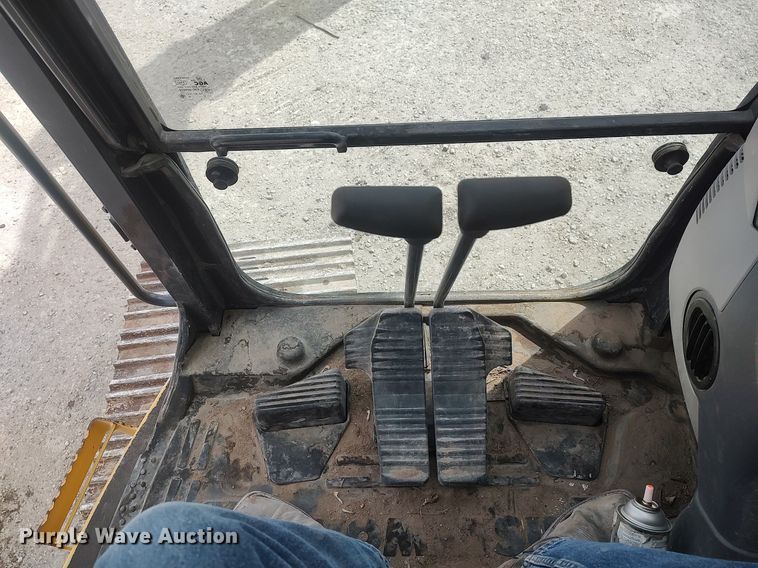 image for item DO3858 2015 Komatsu PC228USLC-10  excavator