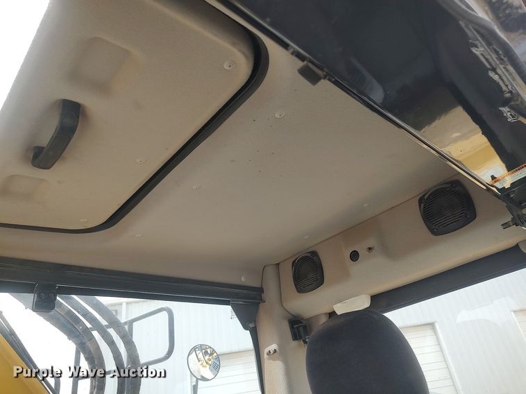 image for item DO3858 2015 Komatsu PC228USLC-10  excavator