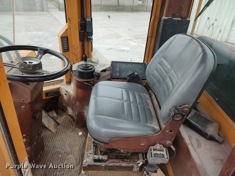 image for item DO3860 1994 Case 621B  wheel loader