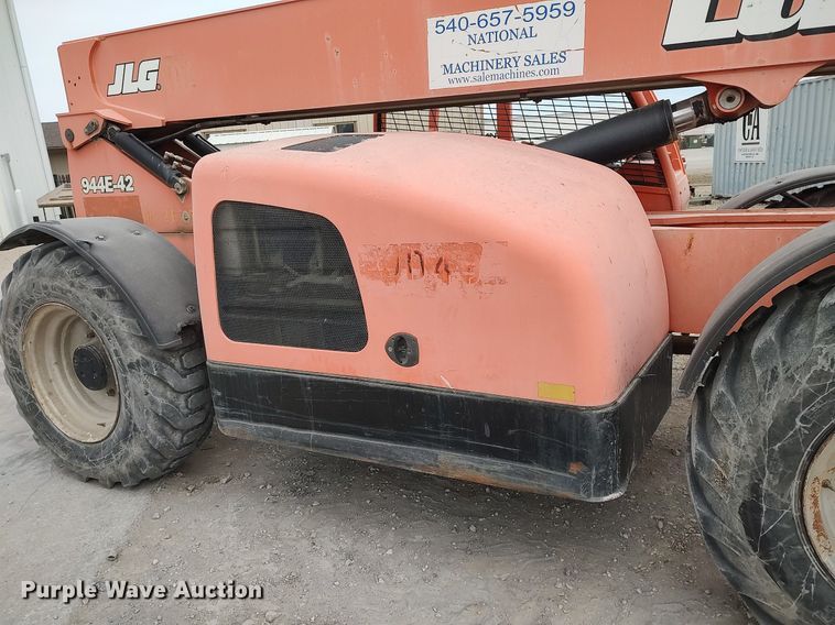image for item DO3862 2005 Lull 944E-42  telehandler