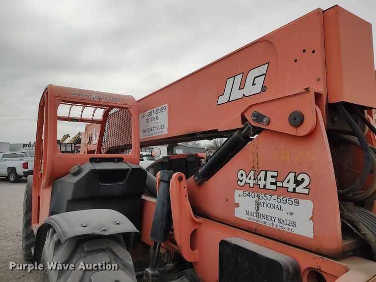 image for item DO3862 2005 Lull 944E-42  telehandler