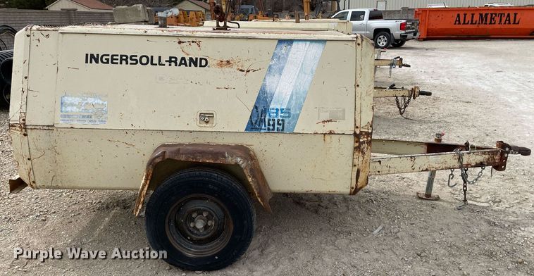image for item DO3869 Ingersoll Rand P185BWJD  air compressor