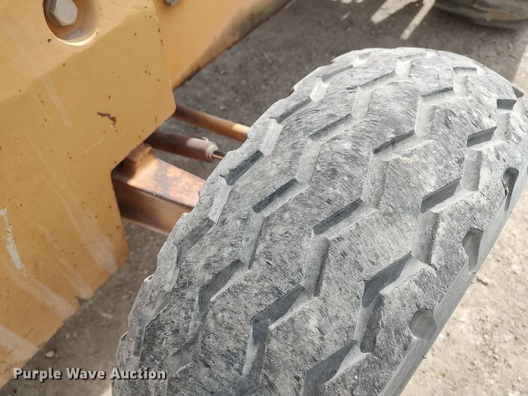 image for item DO3875 1998 Case 586E  forklift