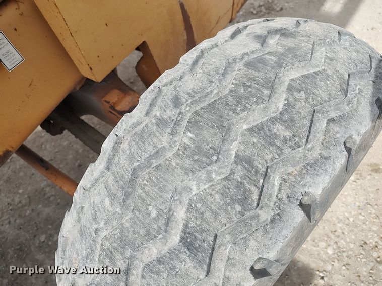 image for item DO3875 1998 Case 586E  forklift