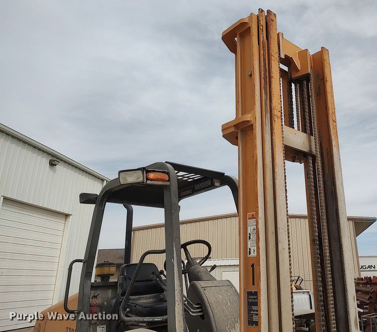 image for item DO3876 2006 Case 586G  forklift