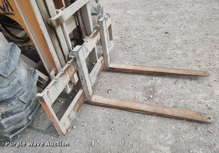 image for item DO3876 2006 Case 586G  forklift