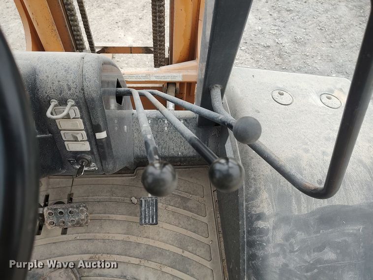 image for item DO3876 2006 Case 586G  forklift