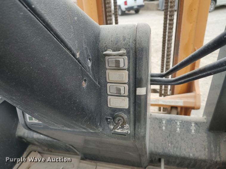 image for item DO3876 2006 Case 586G  forklift