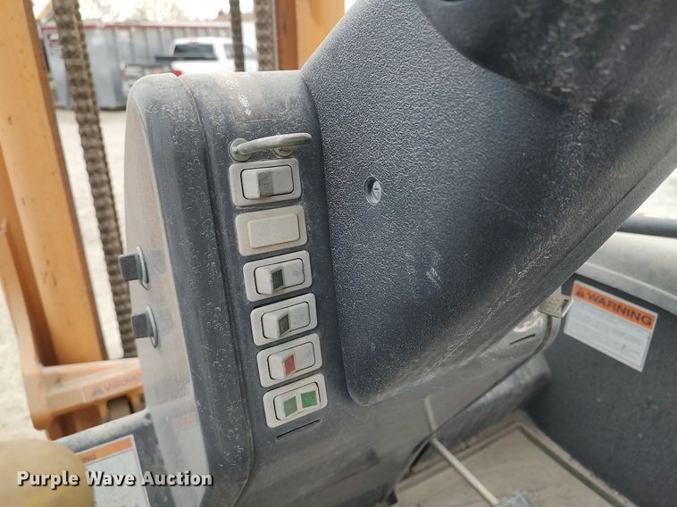 image for item DO3876 2006 Case 586G  forklift