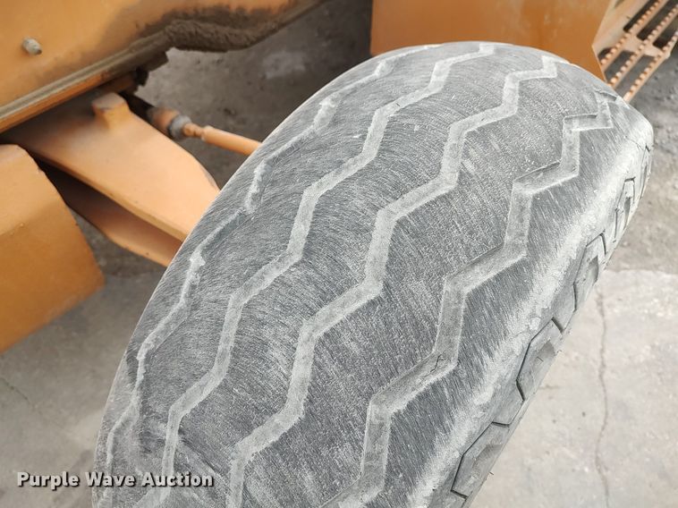 image for item DO3876 2006 Case 586G  forklift