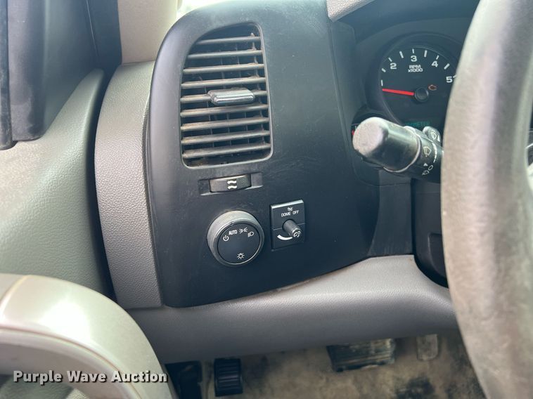 image for item DQ0407 2013 Chevrolet Silverado 1500  pickup truck