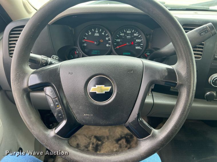 image for item DQ0407 2013 Chevrolet Silverado 1500  pickup truck