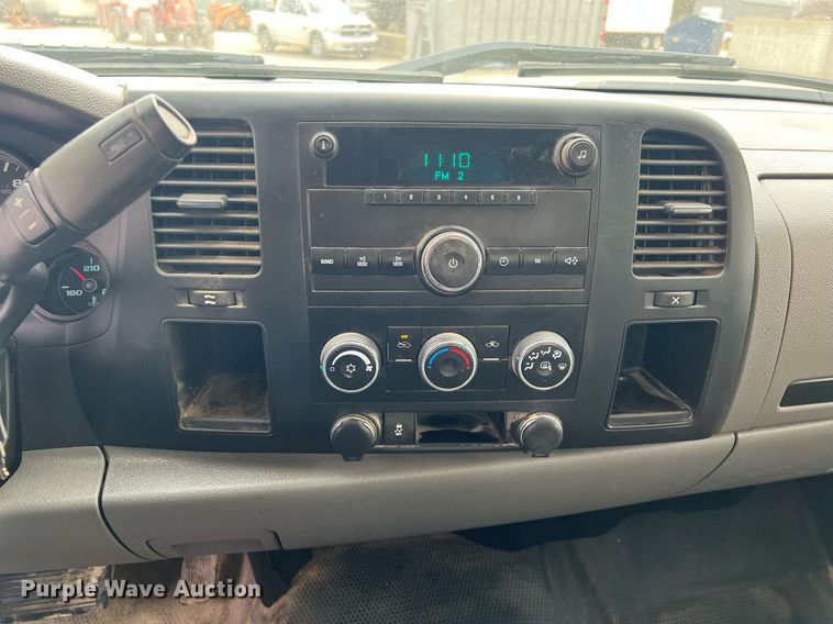 image for item DQ0407 2013 Chevrolet Silverado 1500  pickup truck