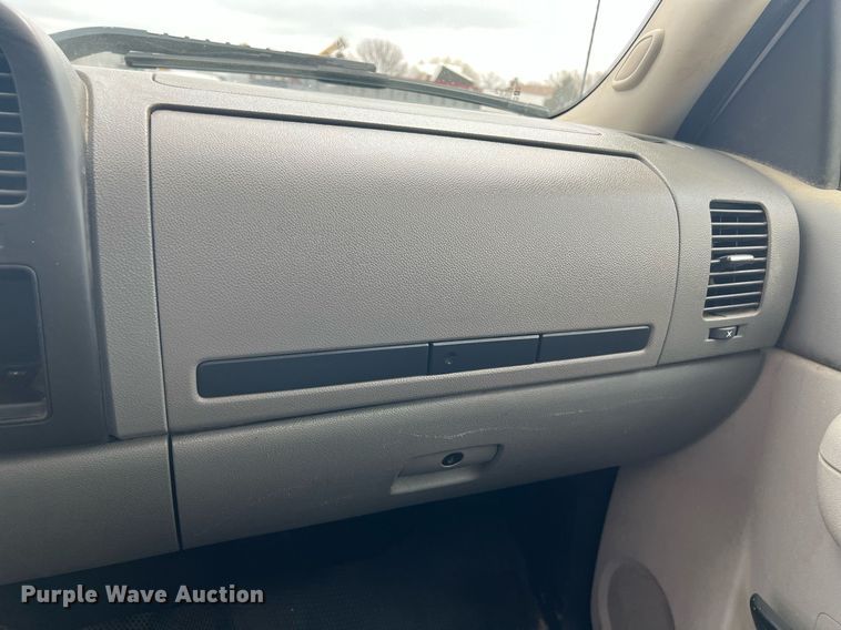 image for item DQ0407 2013 Chevrolet Silverado 1500  pickup truck