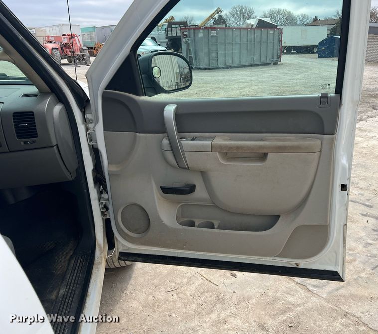 image for item DQ0407 2013 Chevrolet Silverado 1500  pickup truck