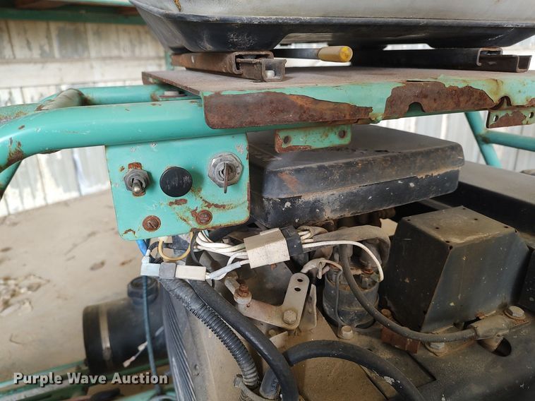 image for item DQ0410 Whiteman HTN24NTGSL  power trowel