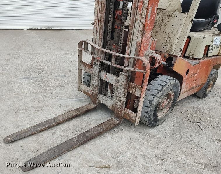 image for item DQ0411 Nissan  forklift