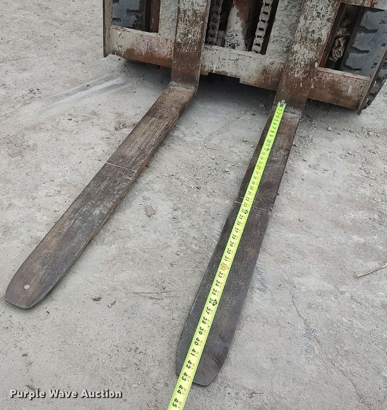 image for item DQ0411 Nissan  forklift