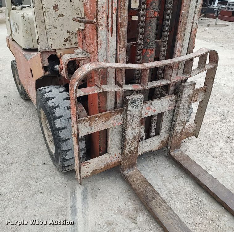 image for item DQ0411 Nissan  forklift