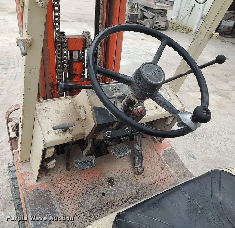 image for item DQ0411 Nissan  forklift