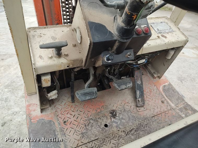 image for item DQ0411 Nissan  forklift