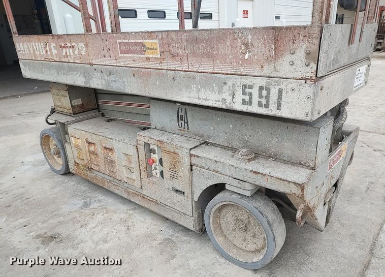 image for item DQ0413 Mec 2033  scissor lift