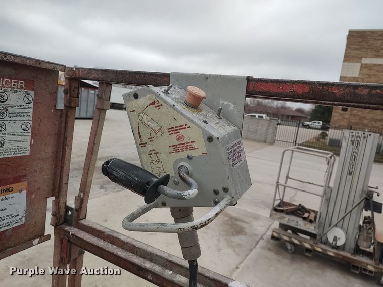 image for item DQ0413 Mec 2033  scissor lift