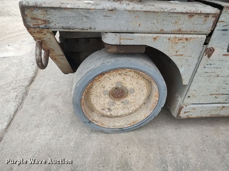 image for item DQ0413 Mec 2033  scissor lift