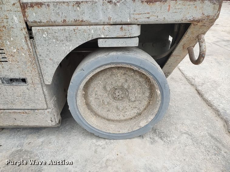 image for item DQ0413 Mec 2033  scissor lift