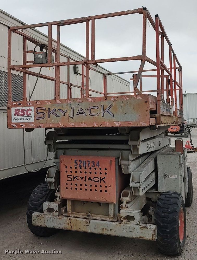 image for item DQ0415 1996 Skyjack SJ8241  scissor lift