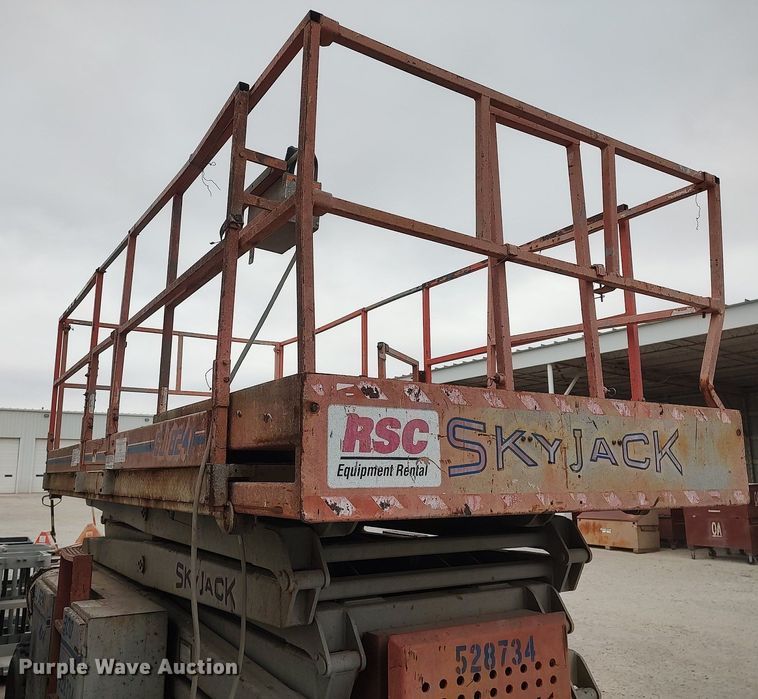 image for item DQ0415 1996 Skyjack SJ8241  scissor lift