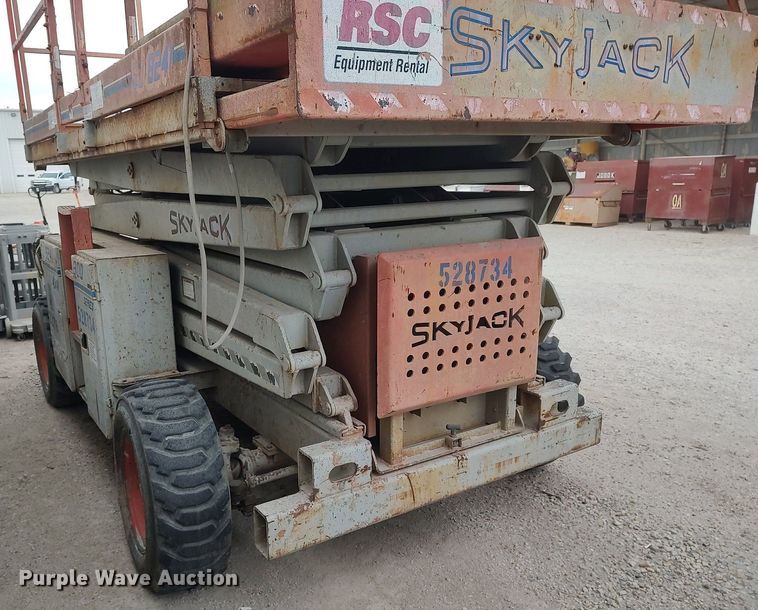 image for item DQ0415 1996 Skyjack SJ8241  scissor lift