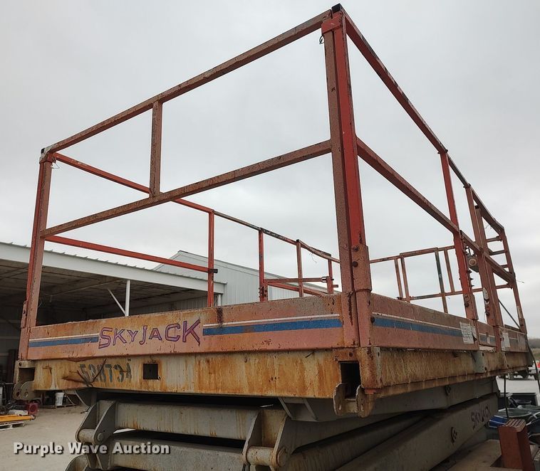 image for item DQ0415 1996 Skyjack SJ8241  scissor lift
