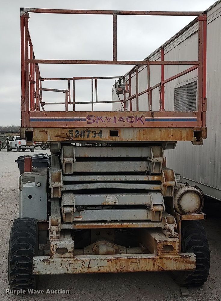image for item DQ0415 1996 Skyjack SJ8241  scissor lift