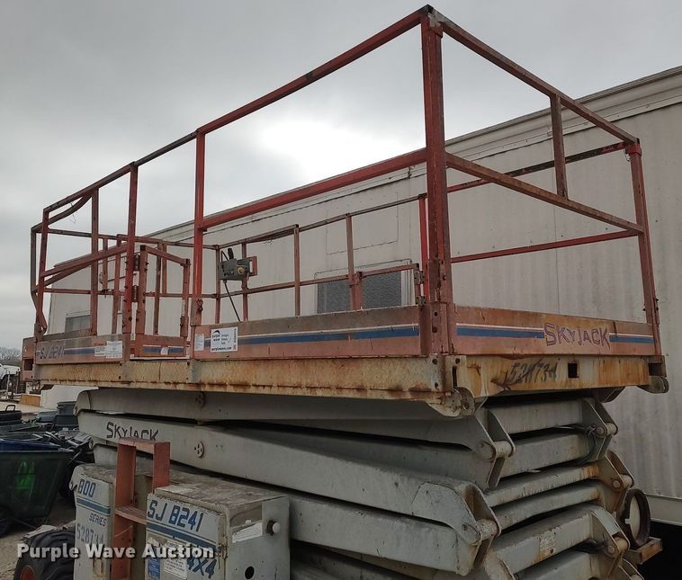 image for item DQ0415 1996 Skyjack SJ8241  scissor lift