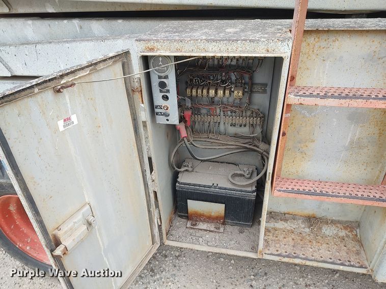 image for item DQ0415 1996 Skyjack SJ8241  scissor lift