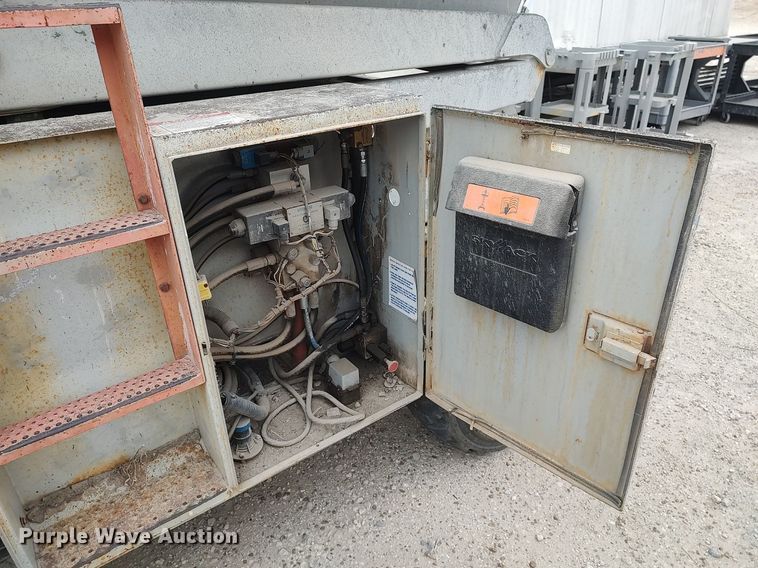 image for item DQ0415 1996 Skyjack SJ8241  scissor lift