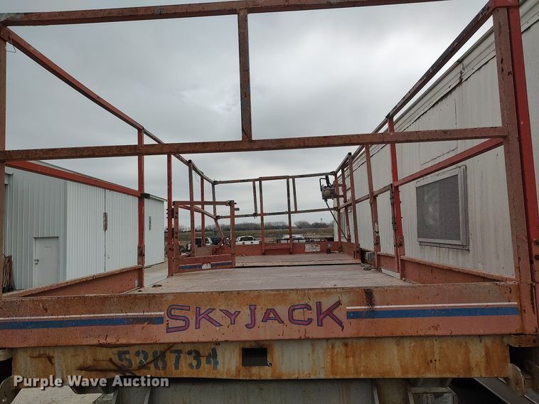 image for item DQ0415 1996 Skyjack SJ8241  scissor lift