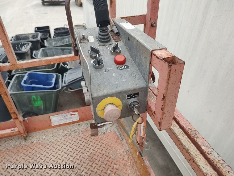 image for item DQ0415 1996 Skyjack SJ8241  scissor lift