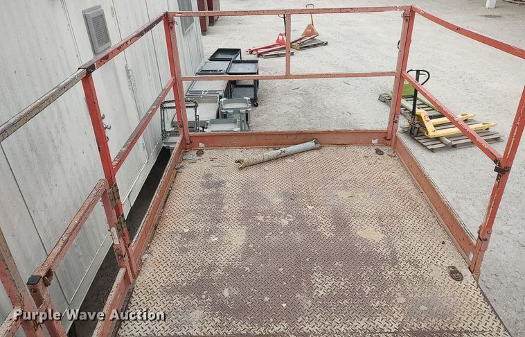 image for item DQ0415 1996 Skyjack SJ8241  scissor lift