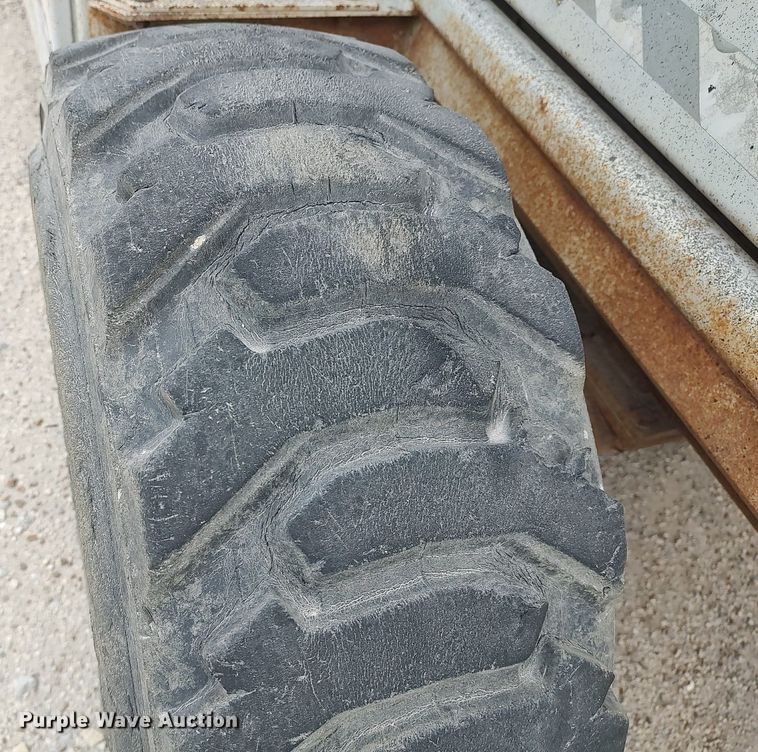 image for item DQ0415 1996 Skyjack SJ8241  scissor lift