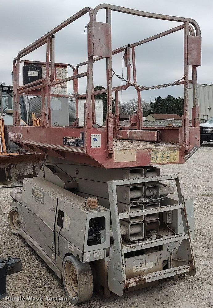 image for item DQ0416 Mec 3247ES  scissor lift