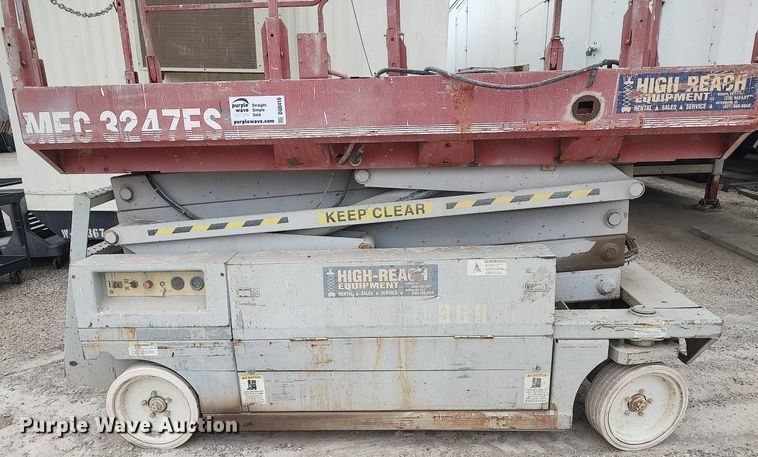 image for item DQ0416 Mec 3247ES  scissor lift