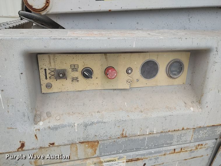 image for item DQ0416 Mec 3247ES  scissor lift